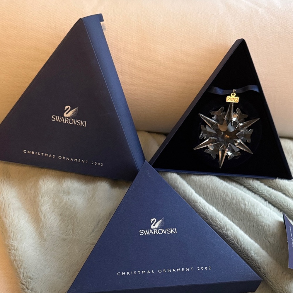 Swarovski 2002 Crystal Star Ornament in Blue Box